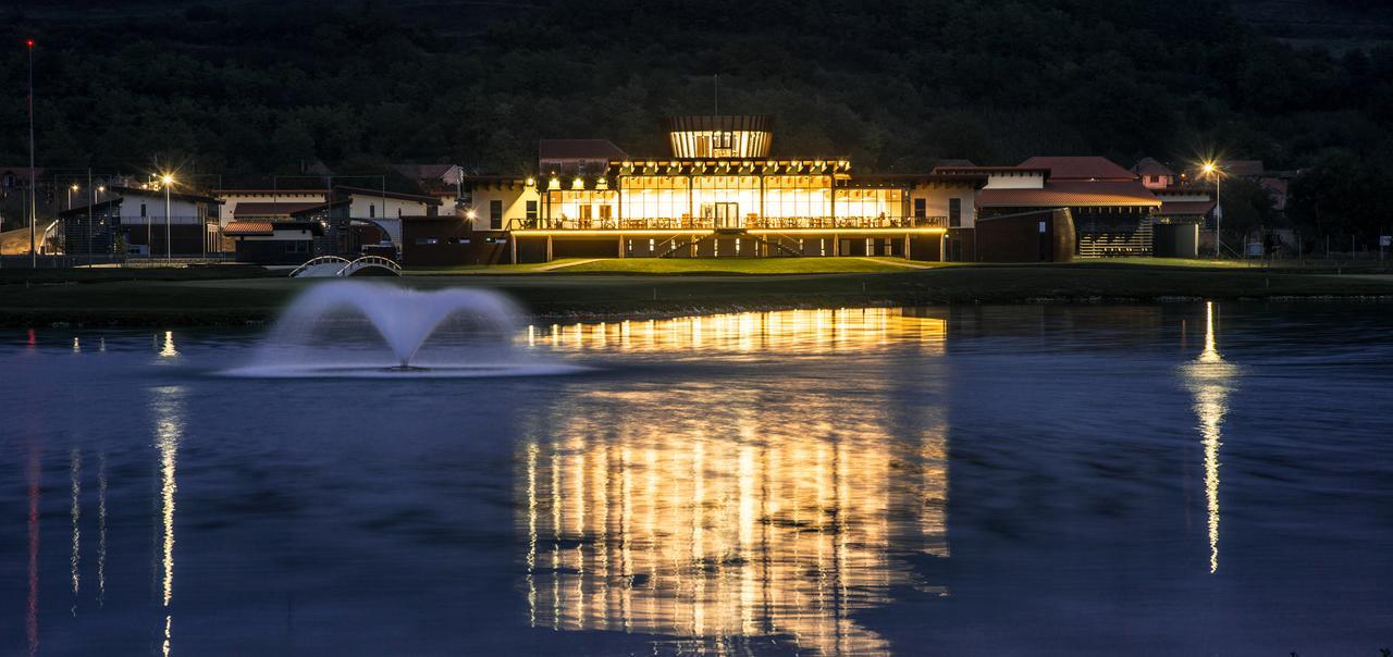 Theodora Golf Club Hotel อัลบายูเลีย ภายนอก รูปภาพ