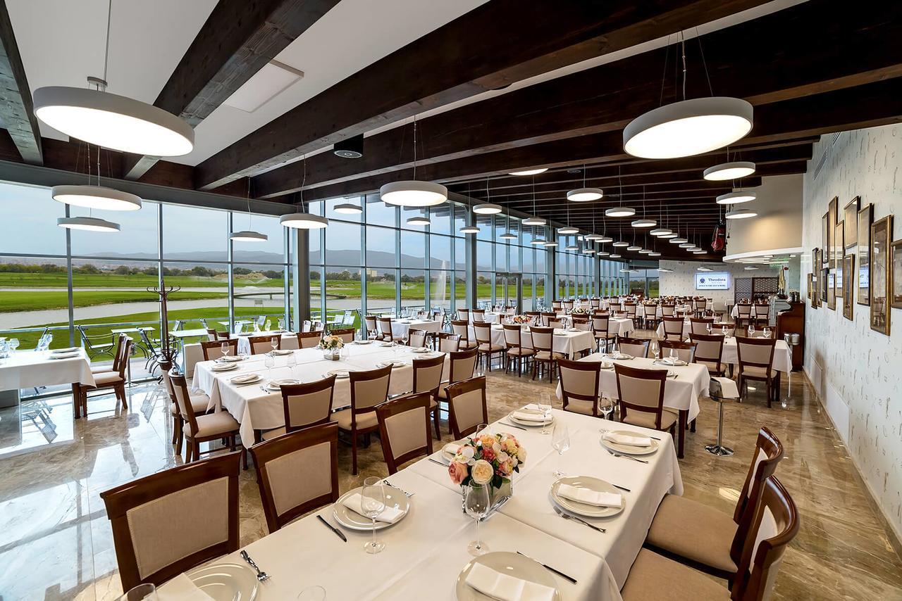 Theodora Golf Club Hotel อัลบายูเลีย ภายนอก รูปภาพ